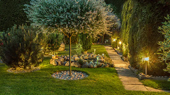 Garten mit Beleuchtung Garten mit Beleuchtung