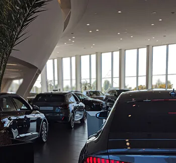 LED-Beleuchtung im Autohaus mit Spotlights LED-Beleuchtung im Autohaus mit Spotlights
